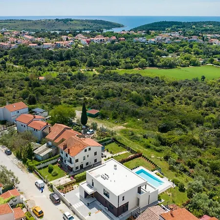 Nyaraló Sealine Póla